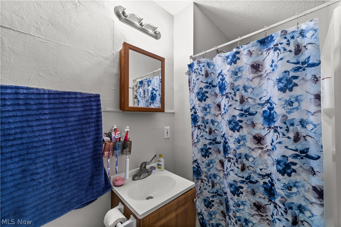 448 Delaware Avenue Lorain, OH 44052 - Photo 14 of 32