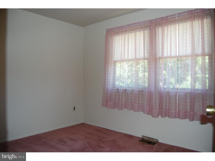241 Sharrow Vale Road Delran, NJ 08075 - Photo 14 of 18
