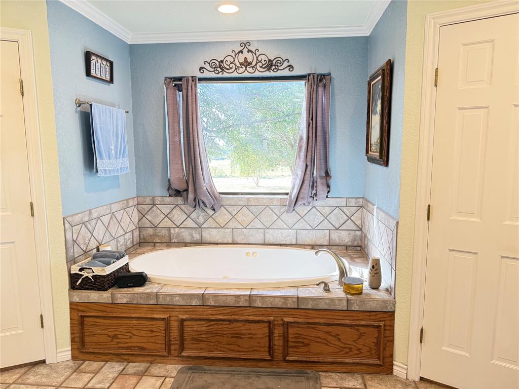 3420 Springfield Road Springtown, TX 76082 - Photo 28 of 39