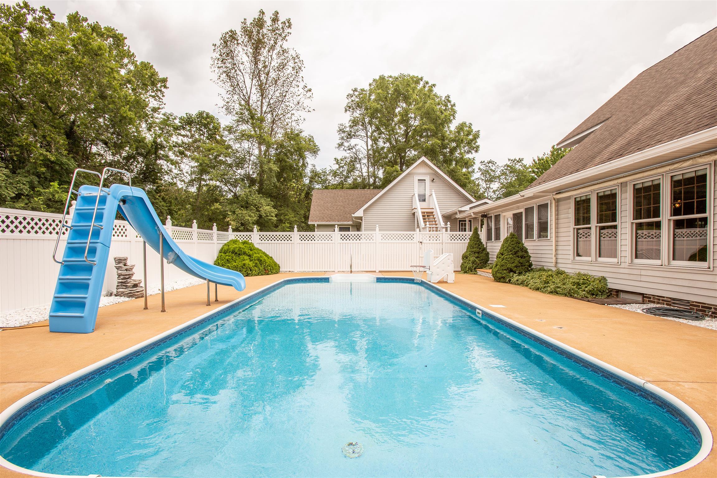 1157 Roseland Road Columbia, TN 38401 - Photo 25 of 30 a view of a house with swimming pool