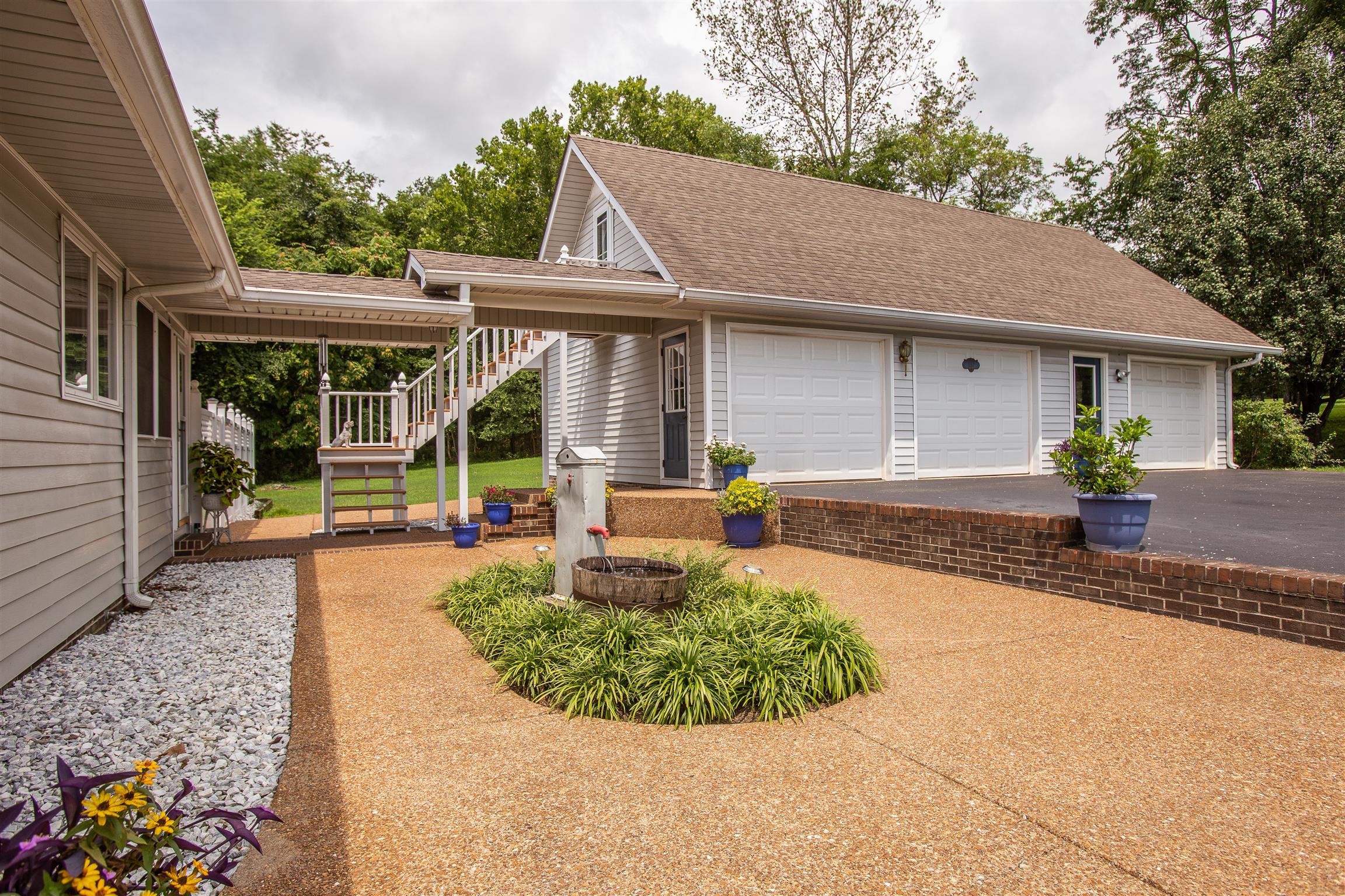 1157 Roseland Road Columbia, TN 38401 - Photo 5 of 30 a view of a house with backyard and sitting area