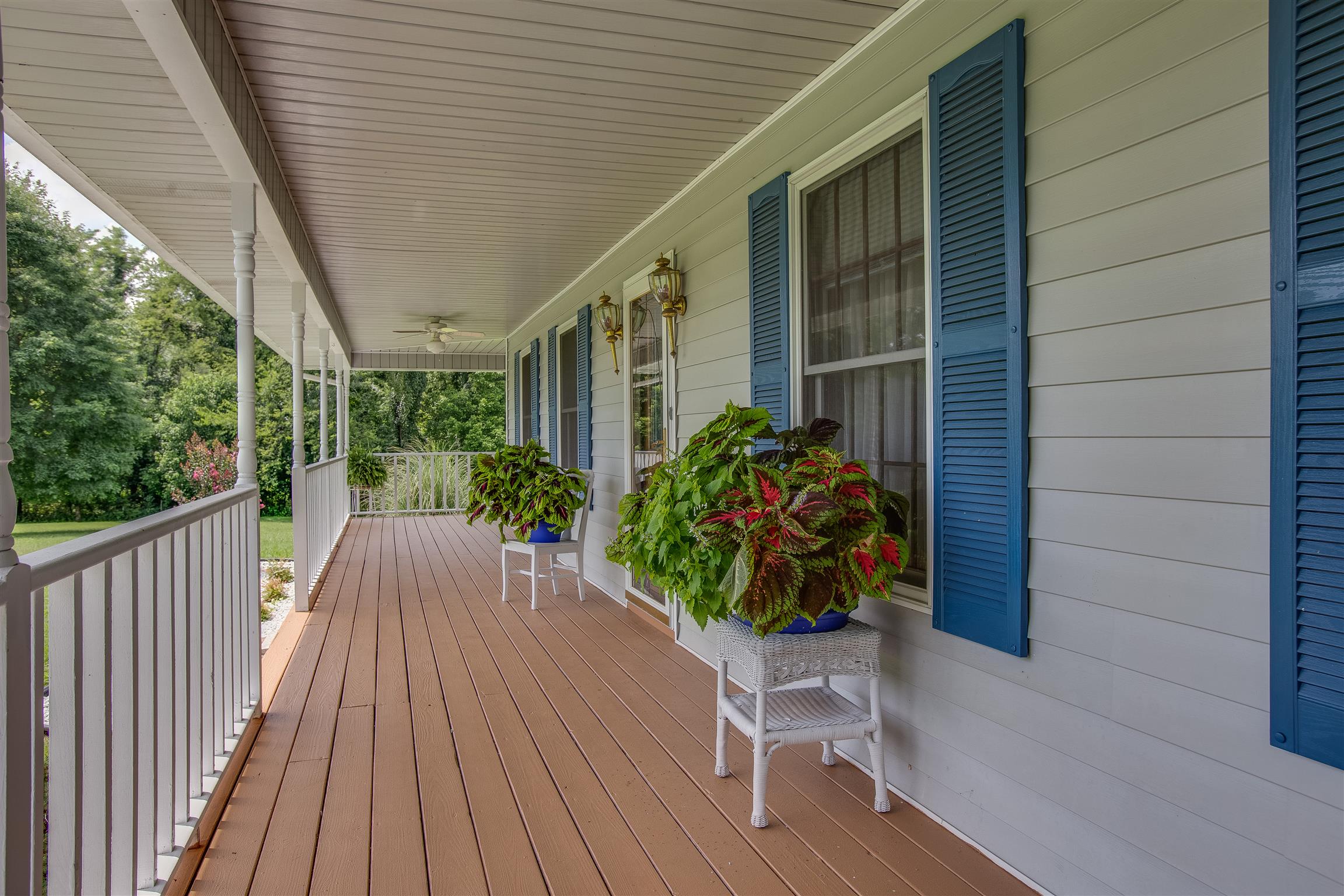 1157 Roseland Road Columbia, TN 38401 - Photo 6 of 30 a porch with seating space