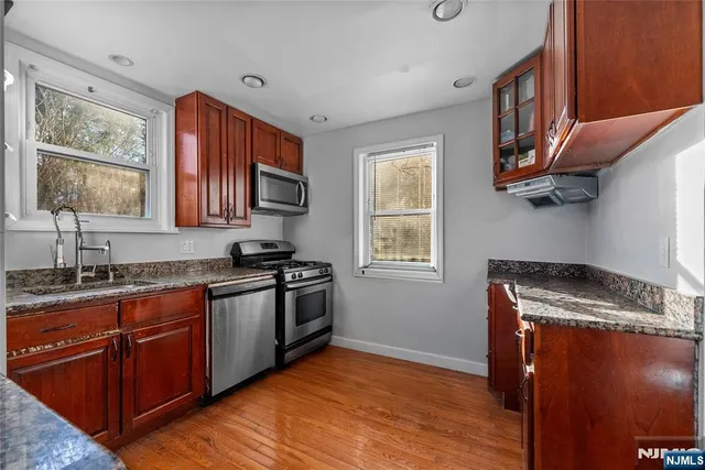 $799,900 | 43 Esmond Place, Tenafly, NJ 07670