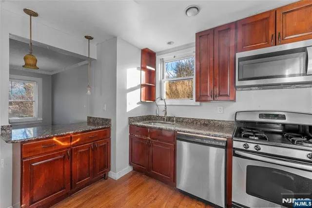 $799,900 | 43 Esmond Place, Tenafly, NJ 07670