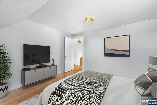 $799,900 | 43 Esmond Place, Tenafly, NJ 07670