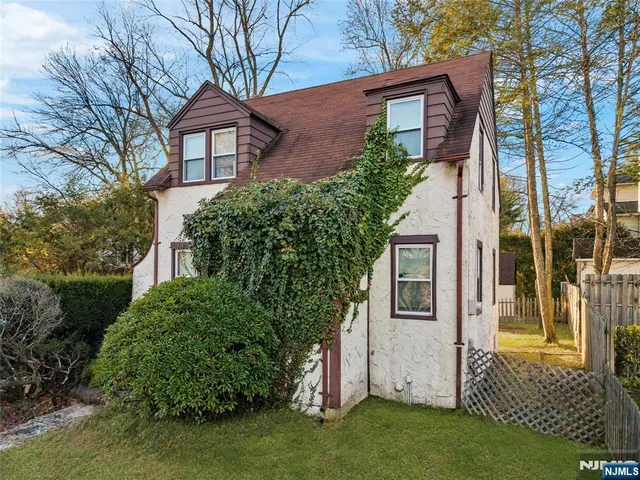 $799,900 | 43 Esmond Place, Tenafly, NJ 07670