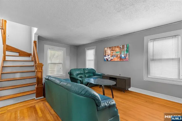 $799,900 | 43 Esmond Place, Tenafly, NJ 07670