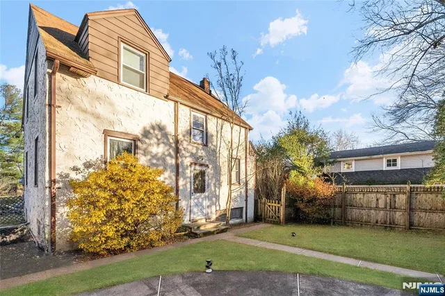 $799,900 | 43 Esmond Place, Tenafly, NJ 07670