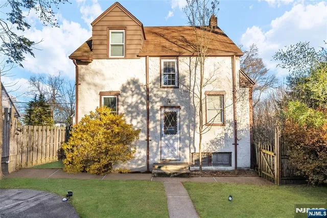 $799,900 | 43 Esmond Place, Tenafly, NJ 07670