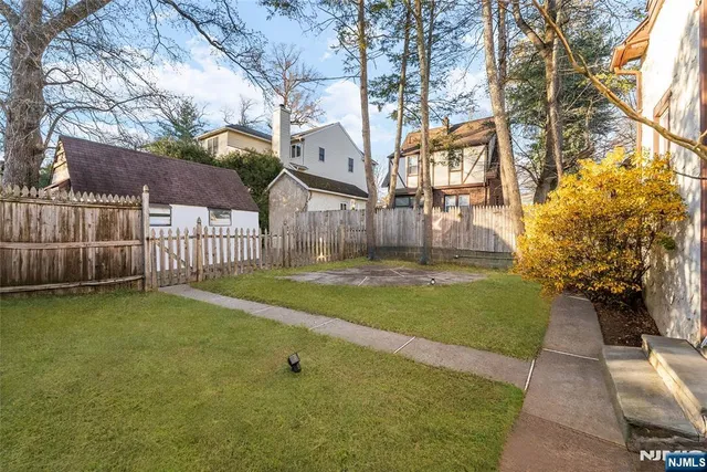 $799,900 | 43 Esmond Place, Tenafly, NJ 07670