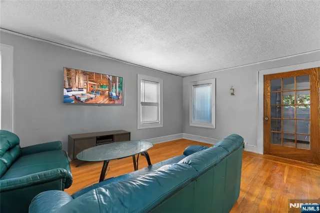 $799,900 | 43 Esmond Place, Tenafly, NJ 07670