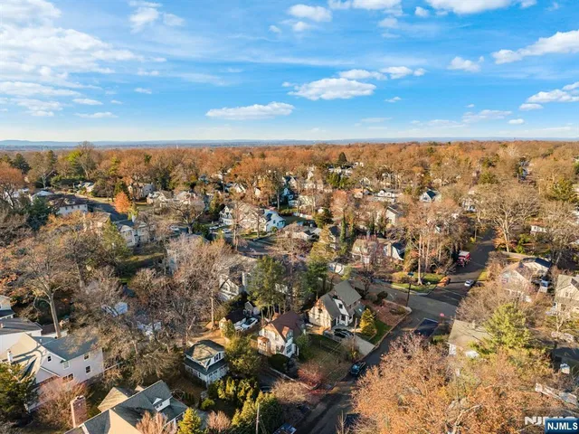 $799,900 | 43 Esmond Place, Tenafly, NJ 07670