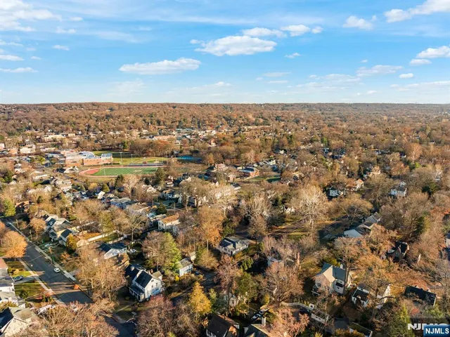 $799,900 | 43 Esmond Place, Tenafly, NJ 07670