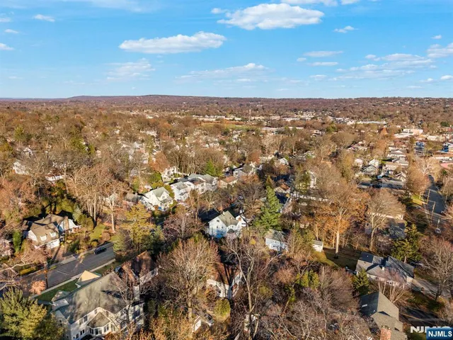 $799,900 | 43 Esmond Place, Tenafly, NJ 07670