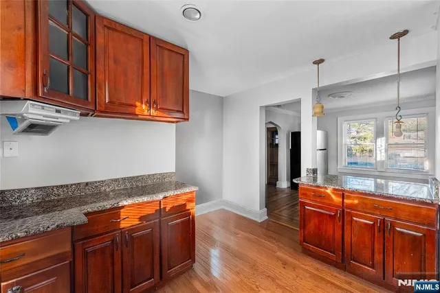 $799,900 | 43 Esmond Place, Tenafly, NJ 07670