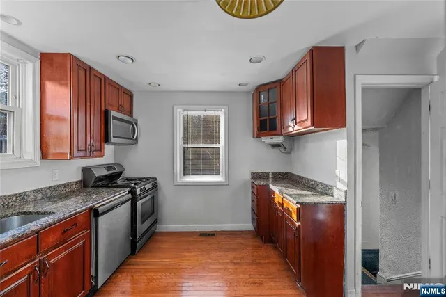 $799,900 | 43 Esmond Place, Tenafly, NJ 07670