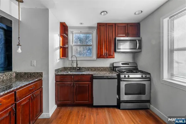 $799,900 | 43 Esmond Place, Tenafly, NJ 07670