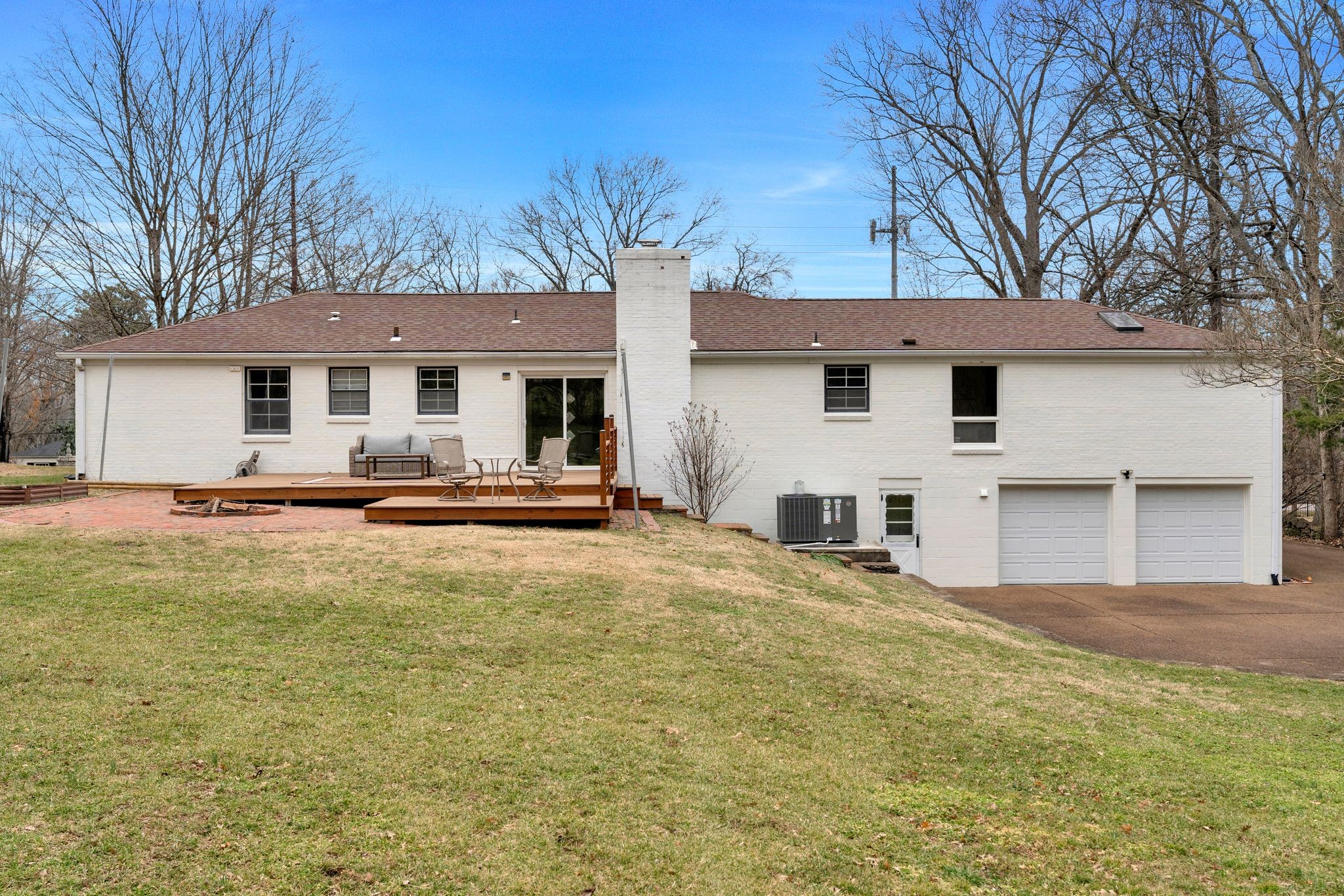 711 Davidson Road Nashville, TN 37205 - Photo 9 of 22 a front view of house with yard and trees in the background