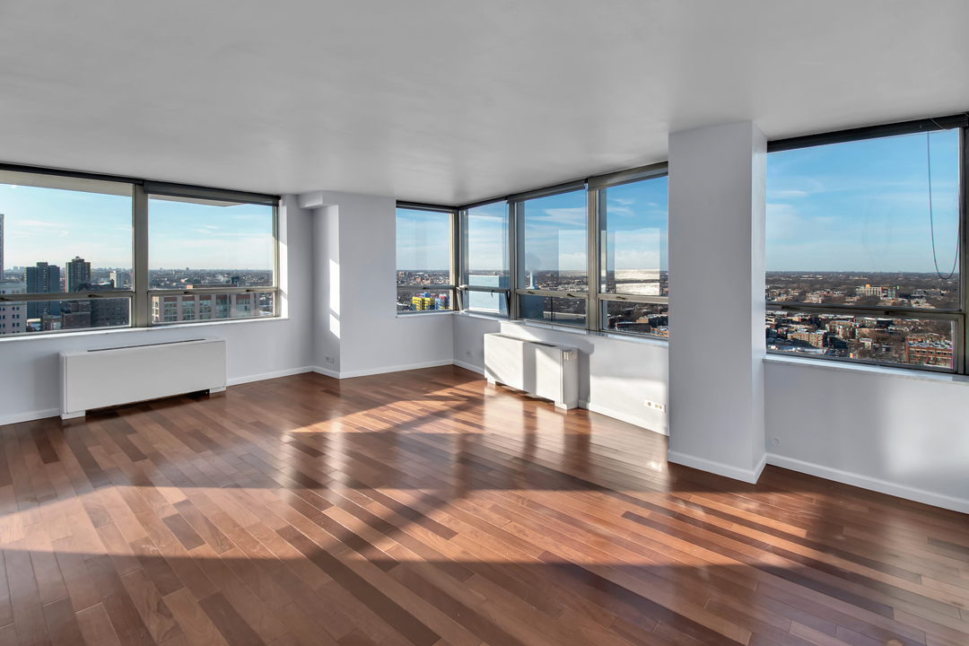 5701 North Sheridan Road, Unit 27M Chicago, IL 60660 - Photo 2 of 10