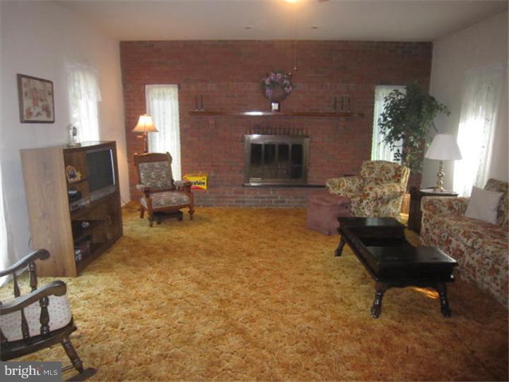 103 Forklanding Road Cinnaminson, NJ 08077 - Photo 7 of 25 Family Room
