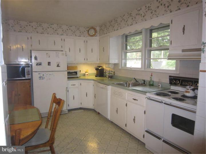 103 Forklanding Road Cinnaminson, NJ 08077 - Photo 8 of 25 Kitchen