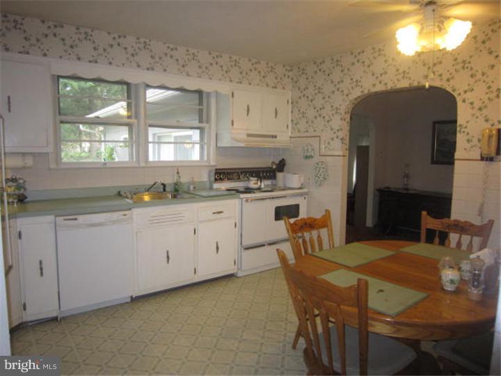 103 Forklanding Road Cinnaminson, NJ 08077 - Photo 9 of 25 Kitchen