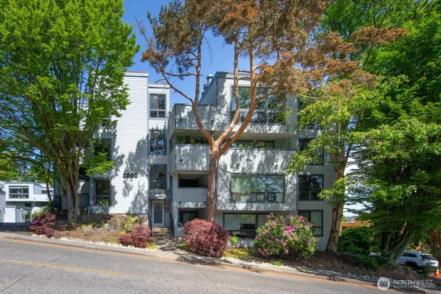 $499,950 | 2500 West Manor Place, Unit 216, Seattle, WA 98199