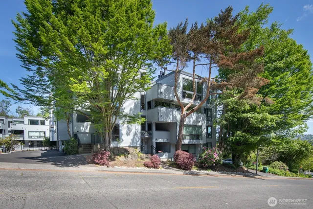 $499,950 | 2500 West Manor Place, Unit 216, Seattle, WA 98199