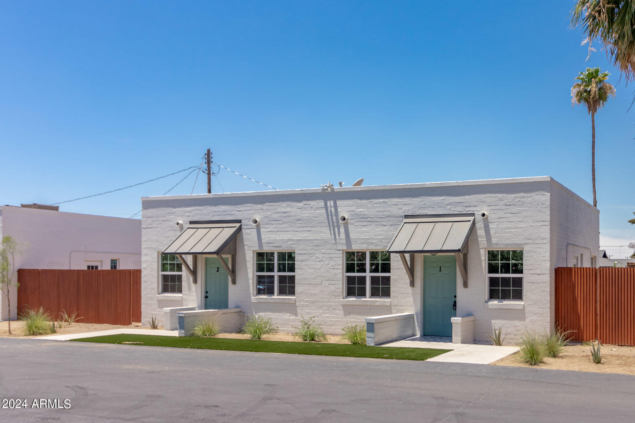 1649 East Oak Street, Unit 1 Phoenix, AZ 85006 - Photo 2 of 14 a front view of a house with garden