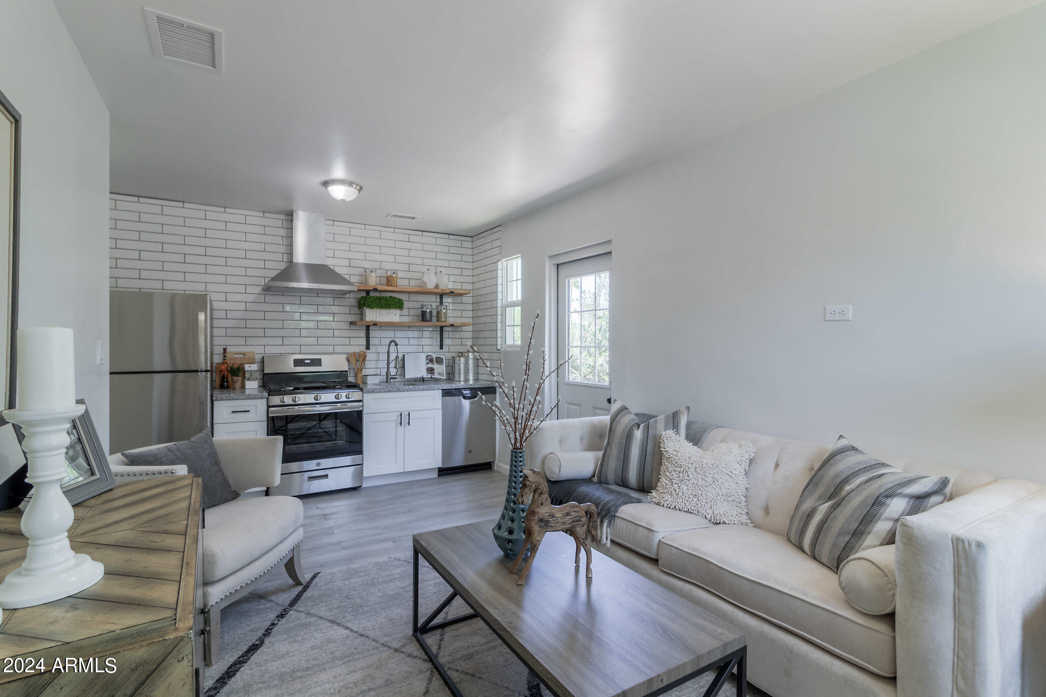 1649 East Oak Street, Unit 1 Phoenix, AZ 85006 - Photo 4 of 14 a living room with furniture and kitchen view