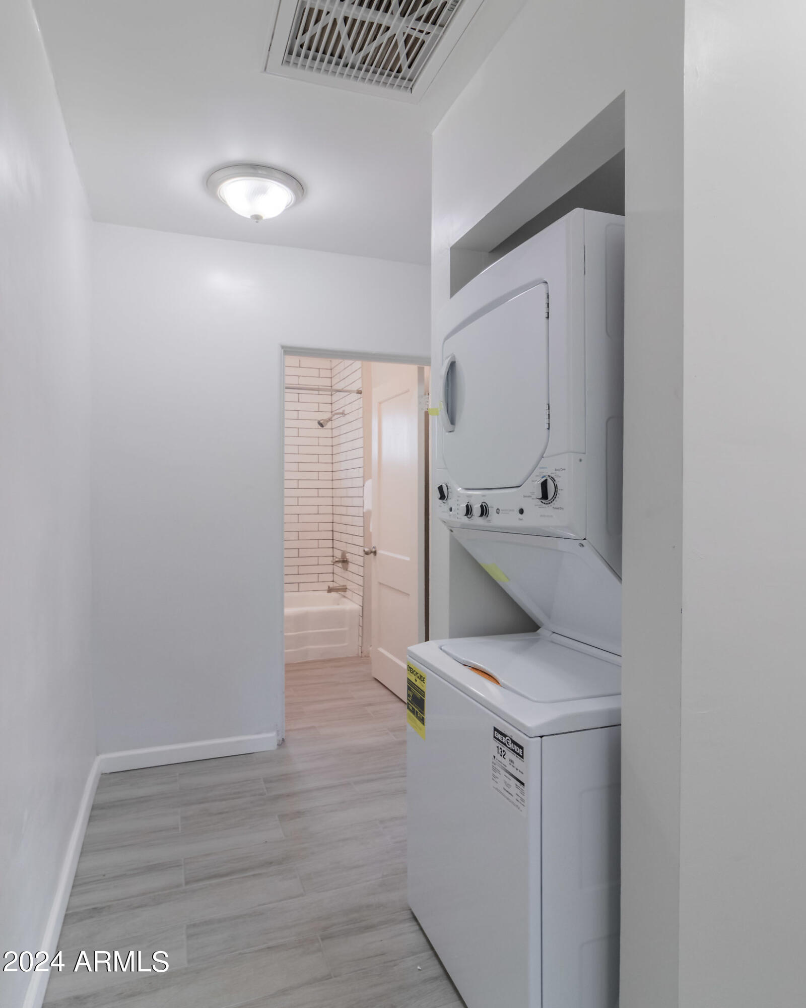 1649 East Oak Street, Unit 1 Phoenix, AZ 85006 - Photo 7 of 14 a utility room with dryer and washer