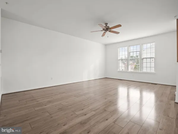 $2,600 | 43578 Marguerite Way, California, MD 20619