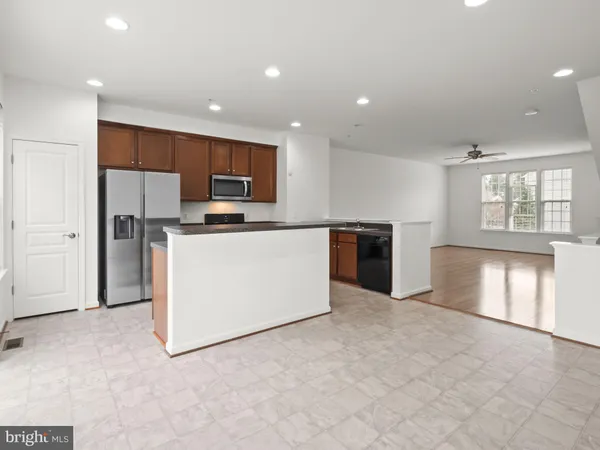 $2,600 | 43578 Marguerite Way, California, MD 20619