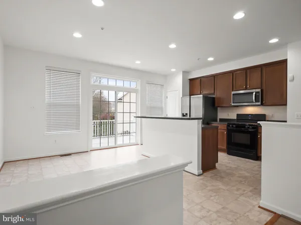 $2,600 | 43578 Marguerite Way, California, MD 20619