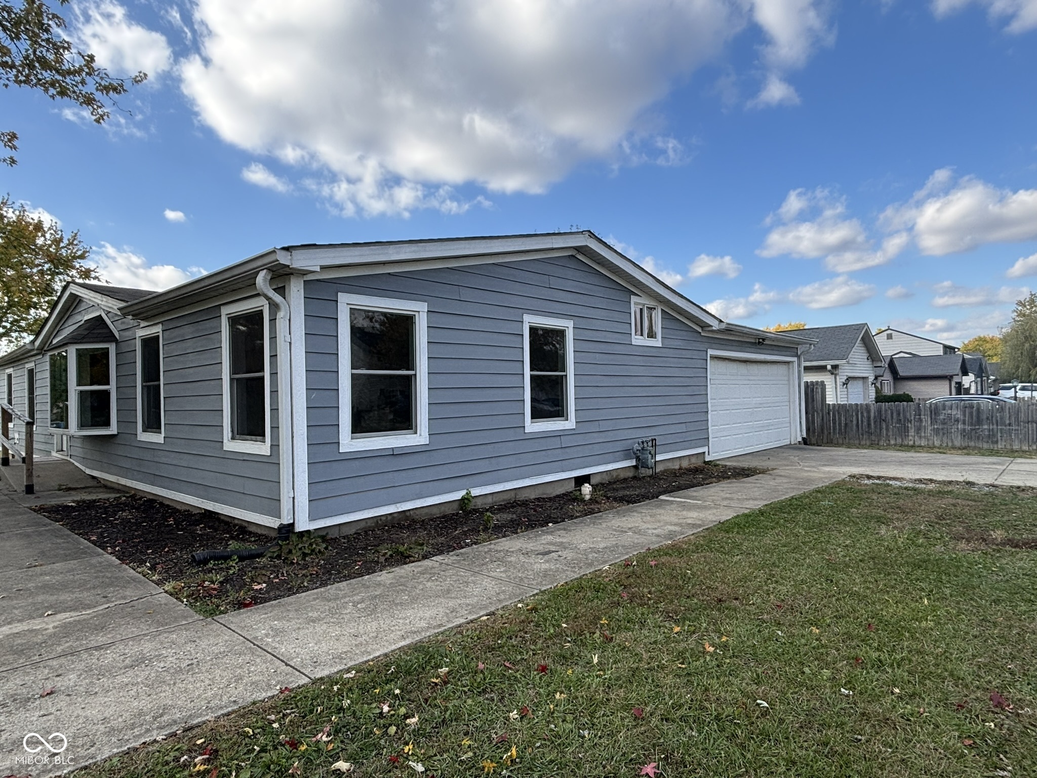 3904 Ireland Drive Indianapolis, IN 46235 - Photo 2 of 32