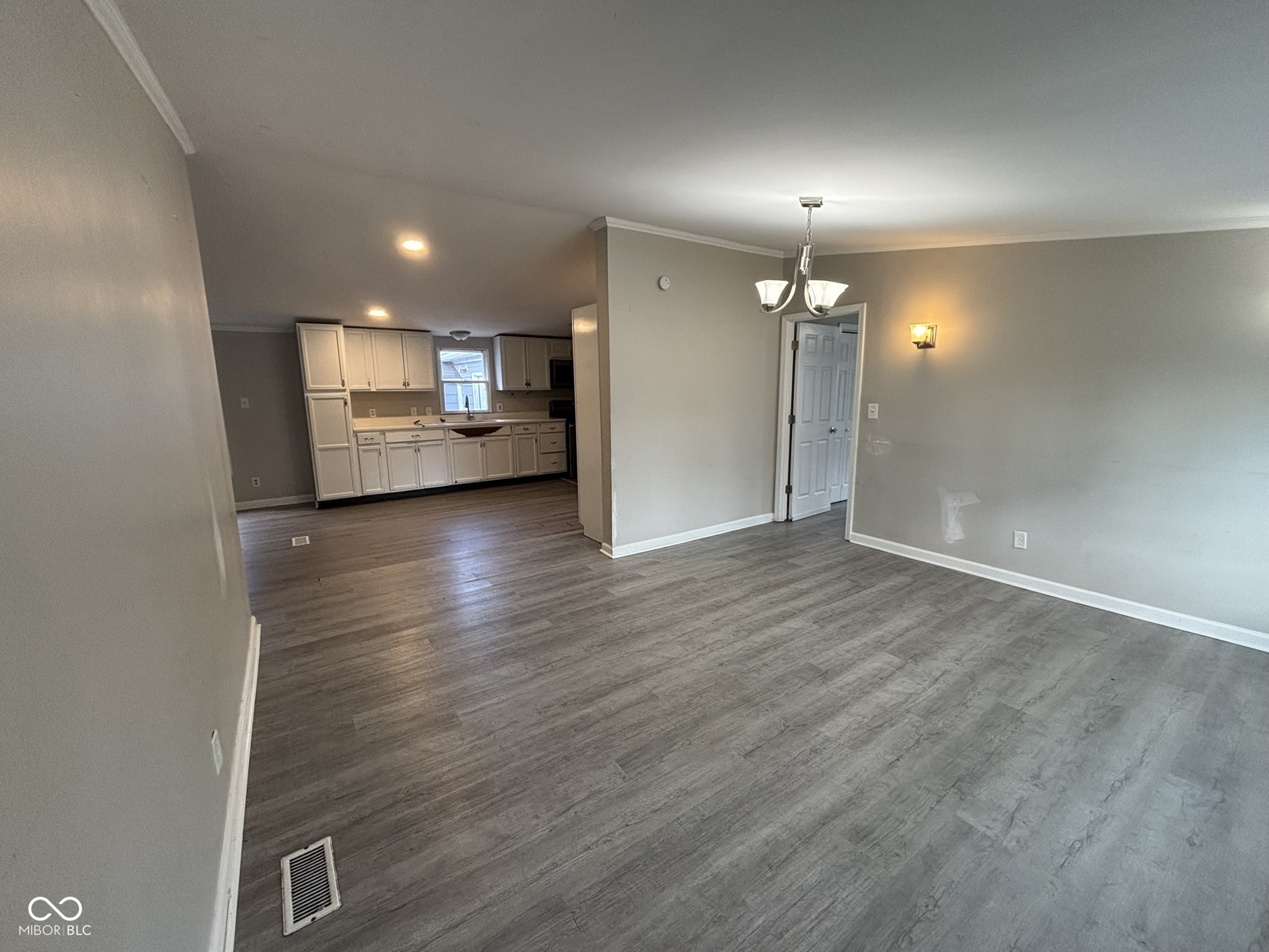 3904 Ireland Drive Indianapolis, IN 46235 - Photo 3 of 32