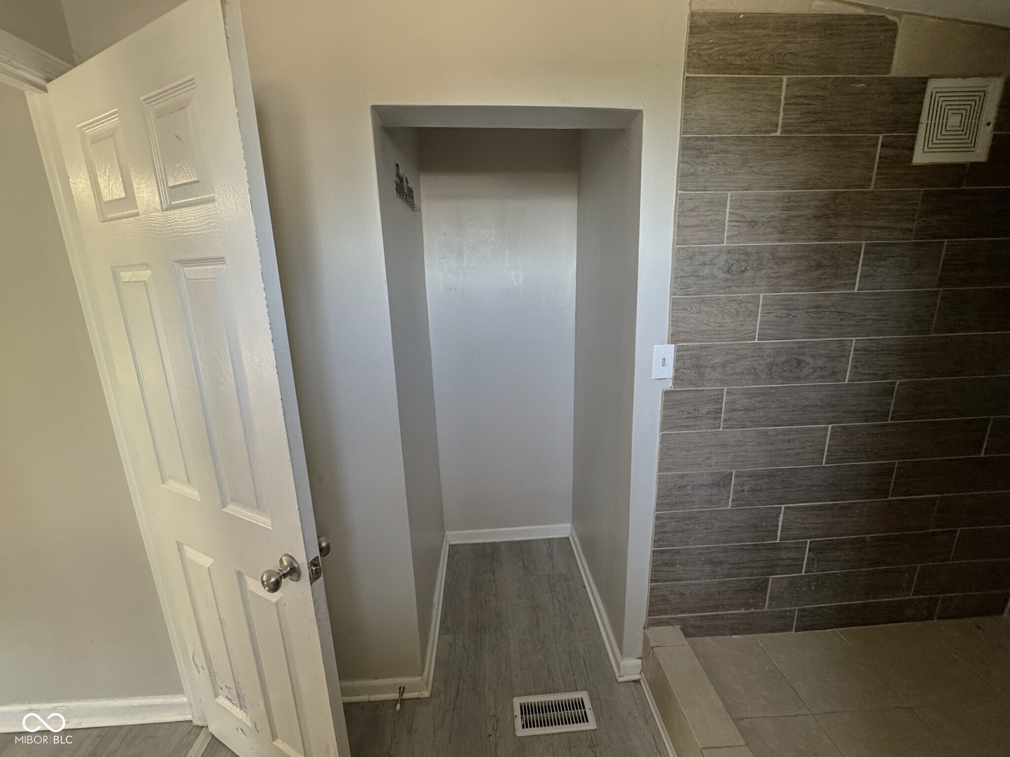 3904 Ireland Drive Indianapolis, IN 46235 - Photo 7 of 32