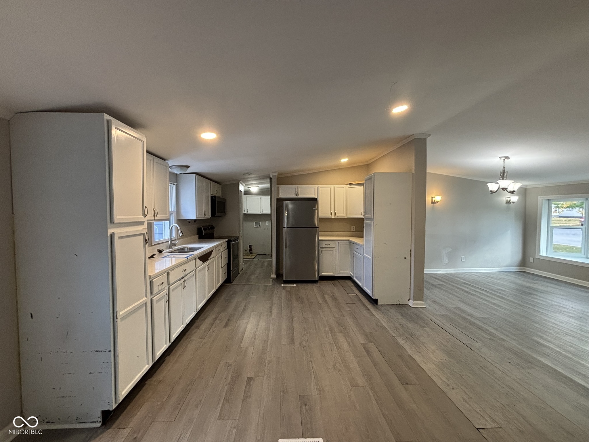 3904 Ireland Drive Indianapolis, IN 46235 - Photo 9 of 32