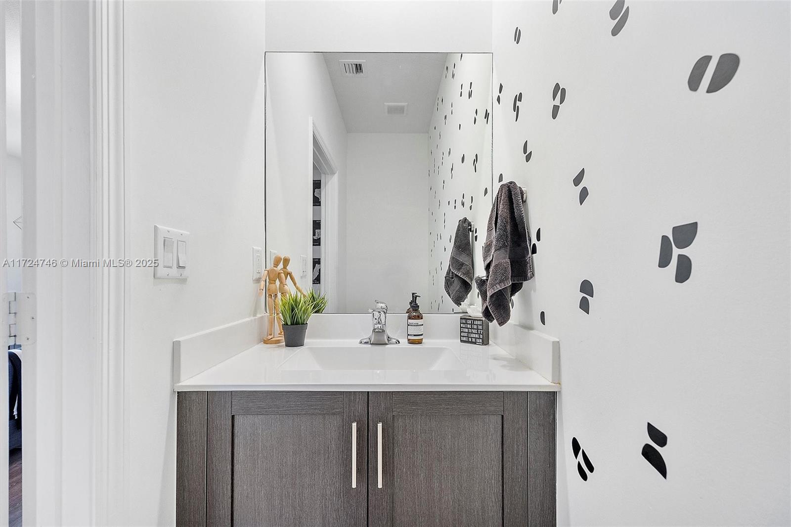 144 Northeast 27th Terrace Homestead, FL 33033 - Photo 8 of 41