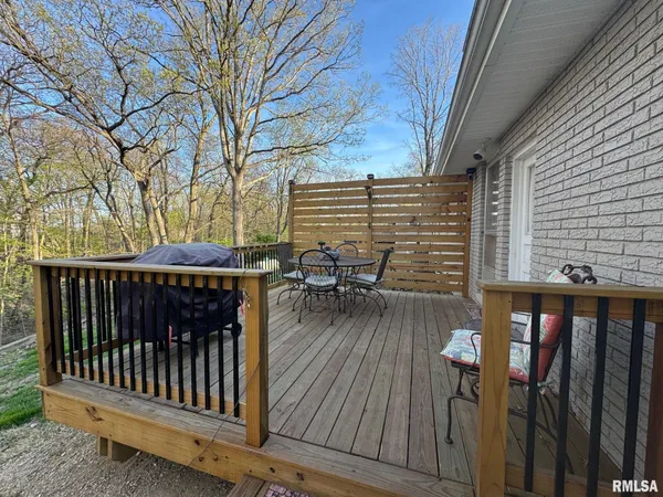 $215,000 | 30171 Grandview Terrace, Mackinaw, IL 61755
