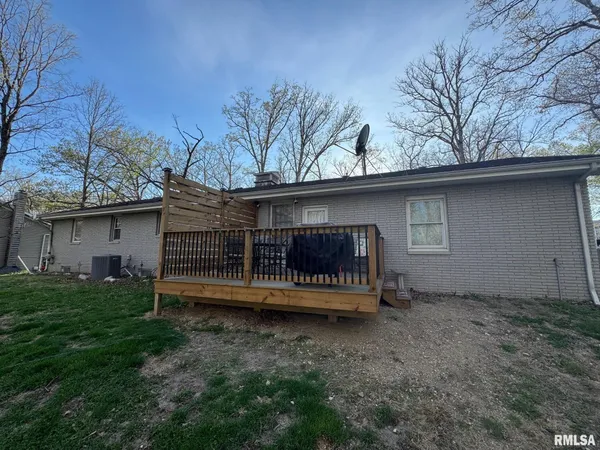 $215,000 | 30171 Grandview Terrace, Mackinaw, IL 61755