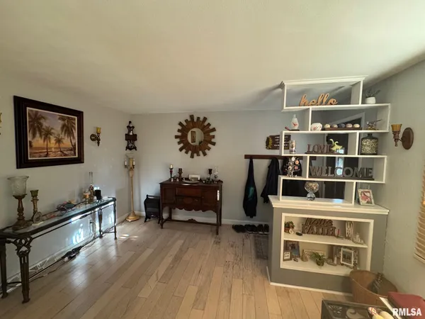 $215,000 | 30171 Grandview Terrace, Mackinaw, IL 61755