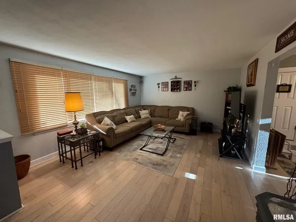 $215,000 | 30171 Grandview Terrace, Mackinaw, IL 61755