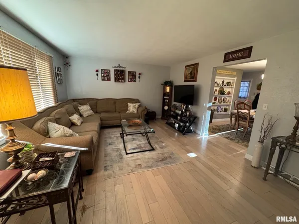 $215,000 | 30171 Grandview Terrace, Mackinaw, IL 61755