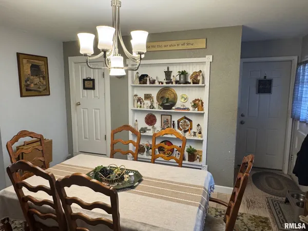 $215,000 | 30171 Grandview Terrace, Mackinaw, IL 61755