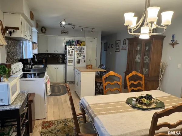 $215,000 | 30171 Grandview Terrace, Mackinaw, IL 61755