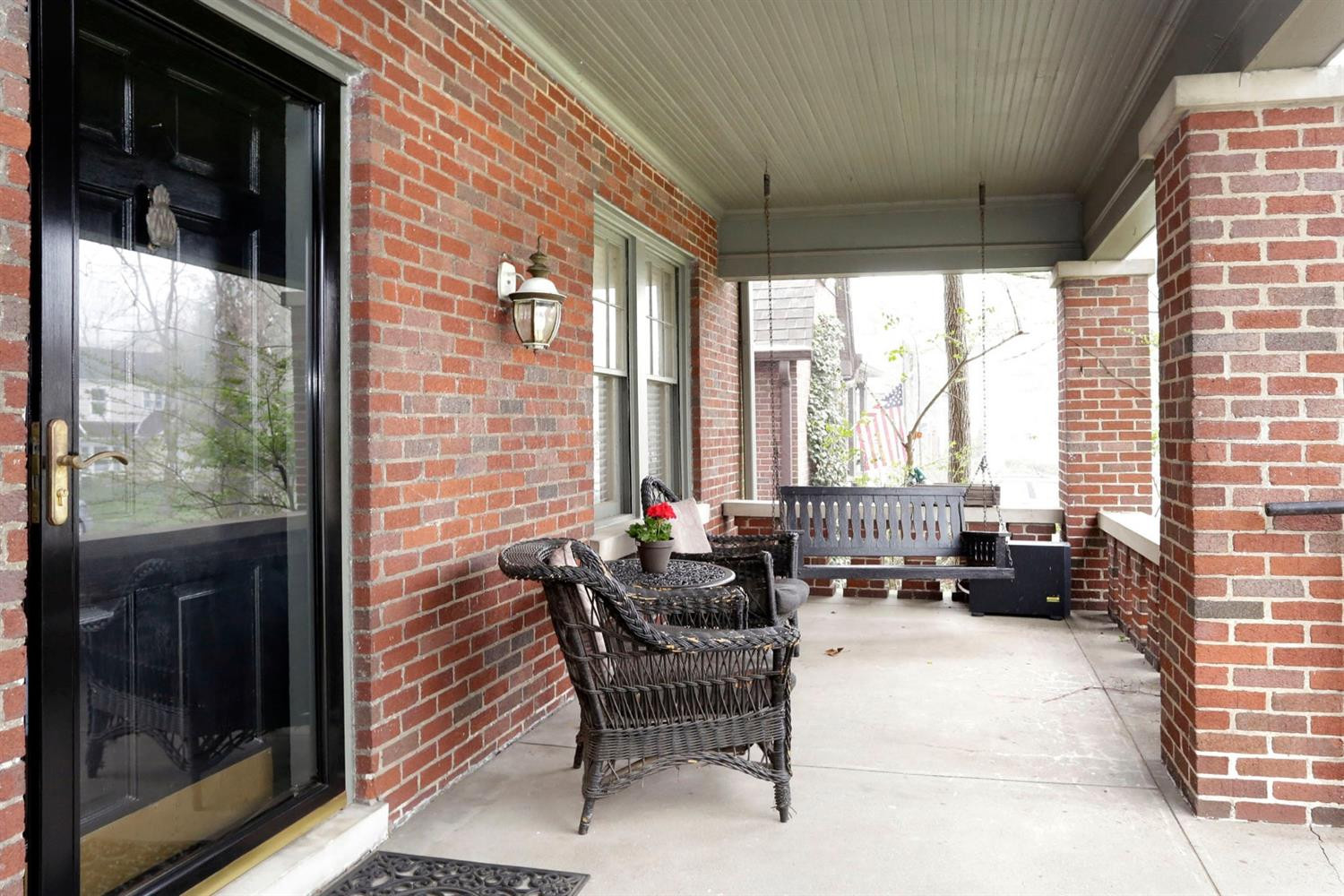 329 Sycamore Road Lexington, KY 40502 - Photo 2 of 29 Photo 2