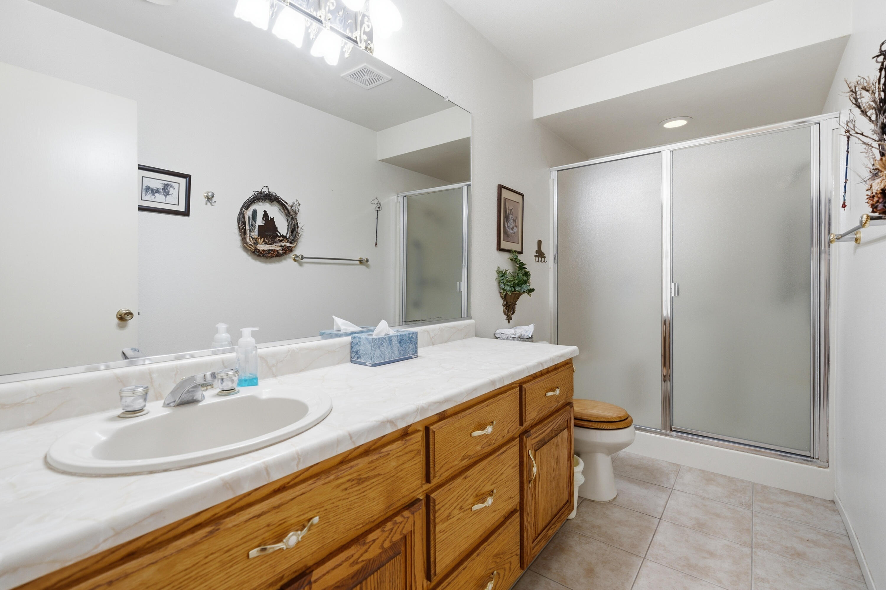 21241 Boyle Road Redding, CA 96003 - Photo 31 of 61 guest bathroom