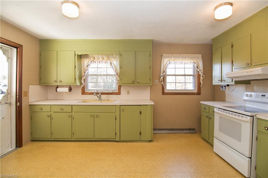 443 Reese Road High Point, NC 27265 - Photo 4 of 23 Kitchen 11 ft. x 15 ft.