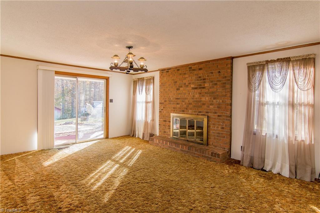 443 Reese Road High Point, NC 27265 - Photo 8 of 23 Den 13 ft. 2 in. x 18 ft.
